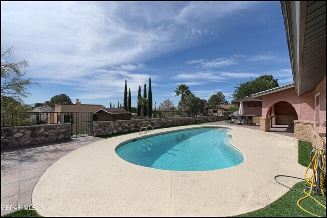 Building Photo - 6412 Via Aventura Dr