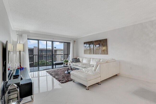 Building Photo - 3605 S Ocean Blvd