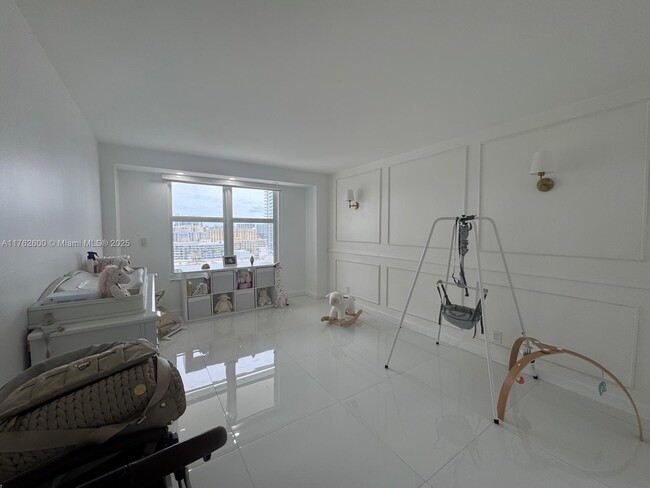 Building Photo - 3800 S Ocean Dr