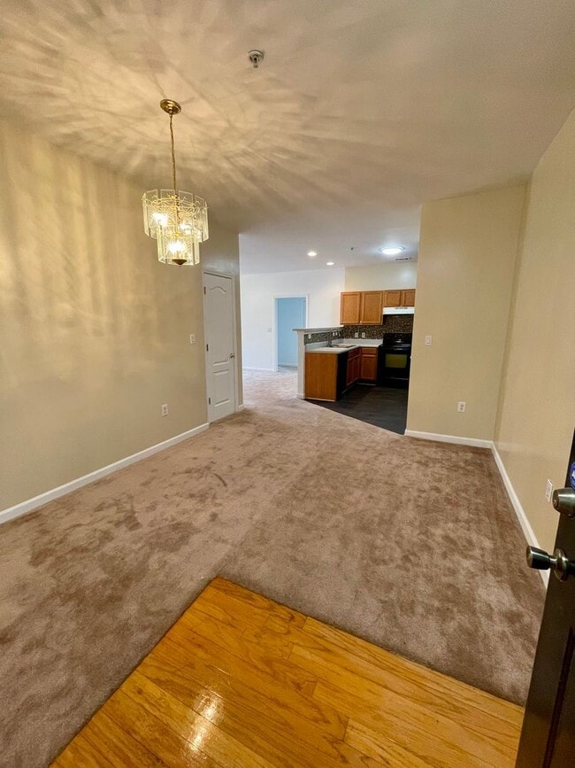 Building Photo - Newly Renovated 3 Bedroom Condo at a GREAT Price!