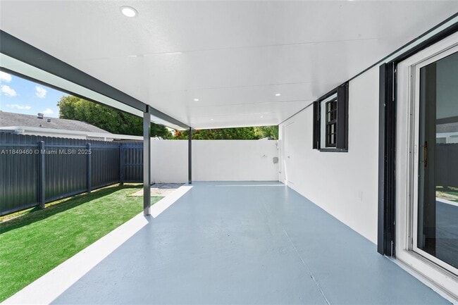 Building Photo - 5402 SW 138th Pl