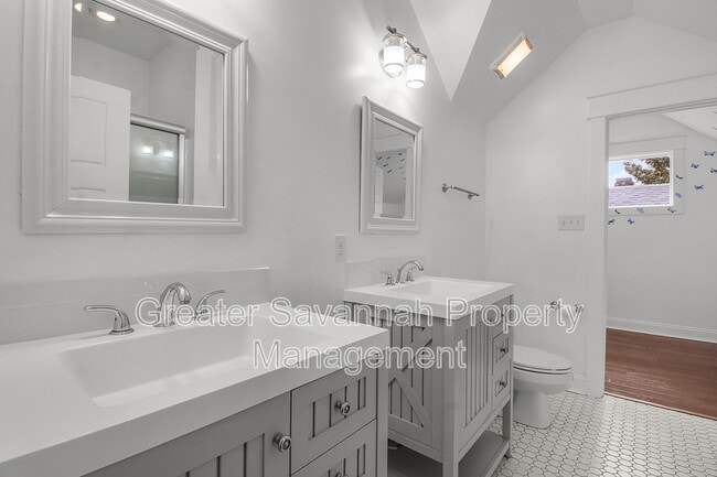 Building Photo - 419 E 54th St