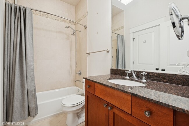 Building Photo - 4516 N Damen Ave