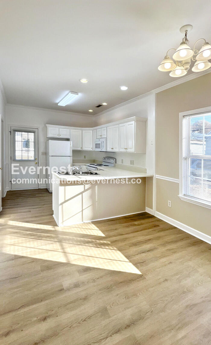 Building Photo - 101 W Bush St