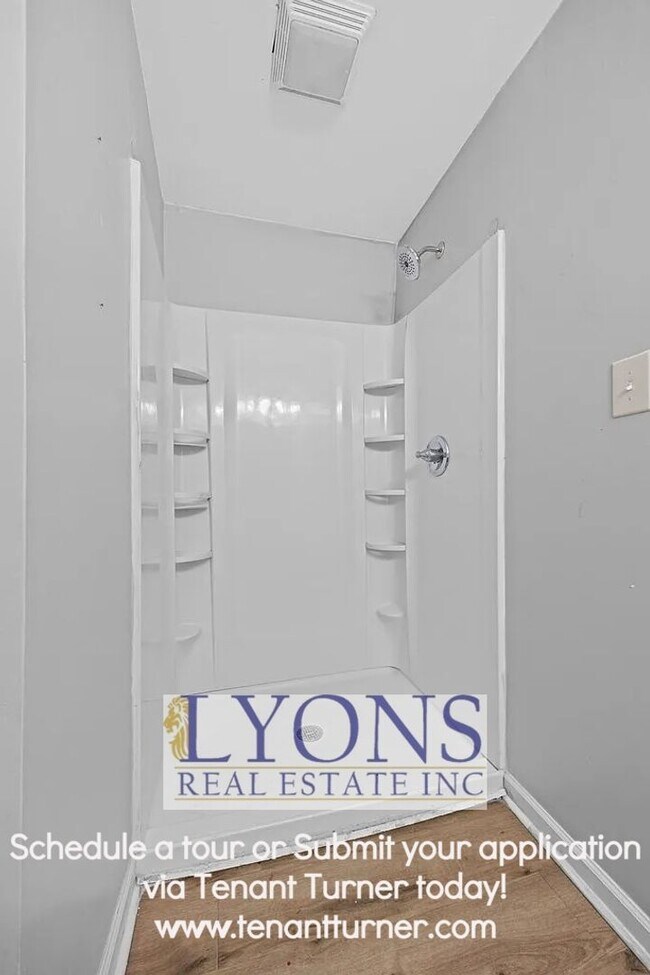 Building Photo - 4 bed 2 bath house cozy neighborhood!!