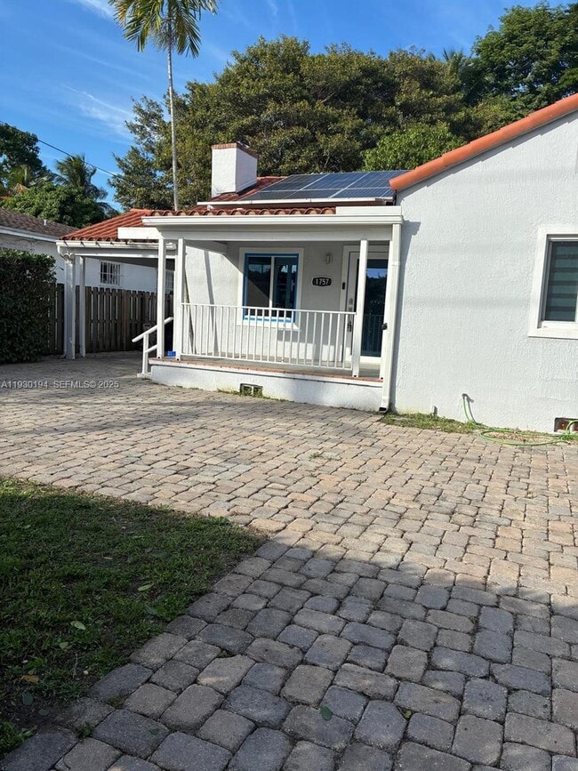 Building Photo - 1757 SW 24th Ter