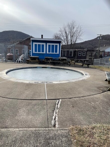 Community Park - 19 Pond Hill Rd