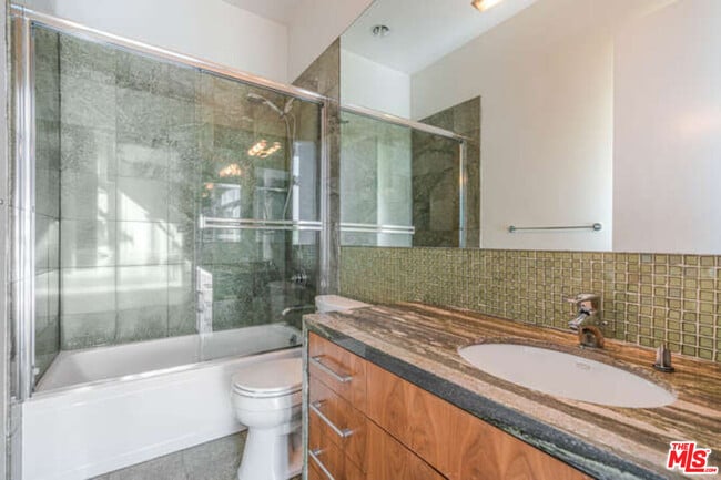 Building Photo - 2452 Penmar Ave