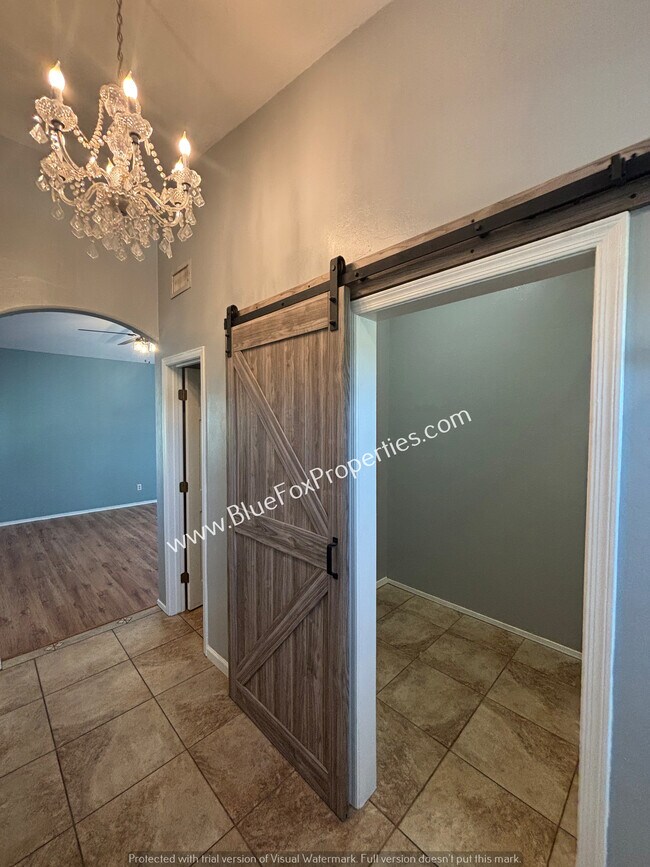 Building Photo - 7180 W Maple Ridge Dr