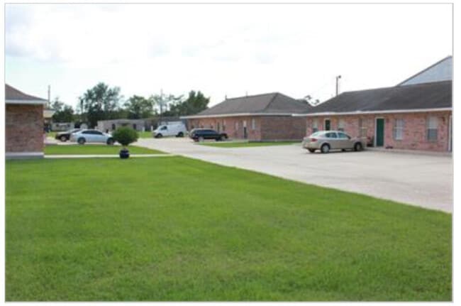 Building Photo - 42470 Barry Ct