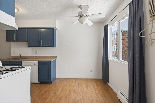 Building Photo - Rosco Apts- 2740