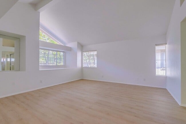 Building Photo - 26721 Sierra Vista