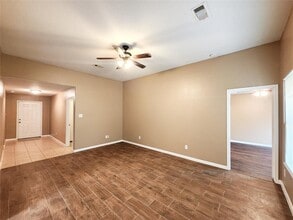 Building Photo - 927 Paradise Rd