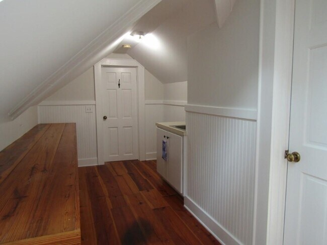 Building Photo - 703 Tradewind Ct