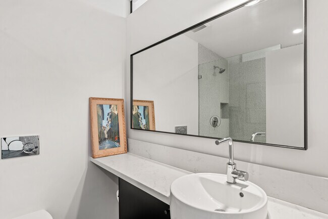Building Photo - 4925 E Red Rock Dr