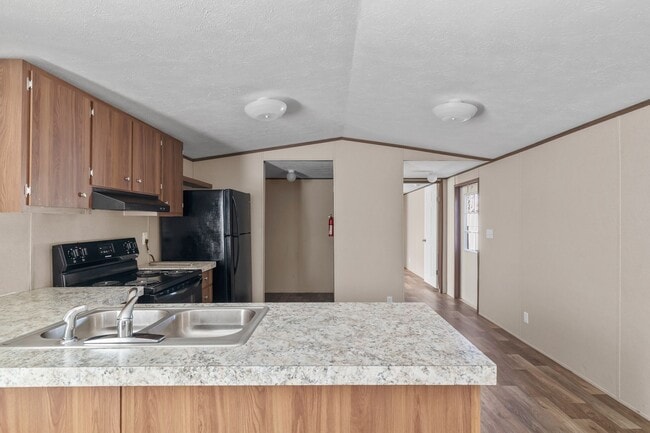 Building Photo - 2 Bedroom, 2 Bathroom Home