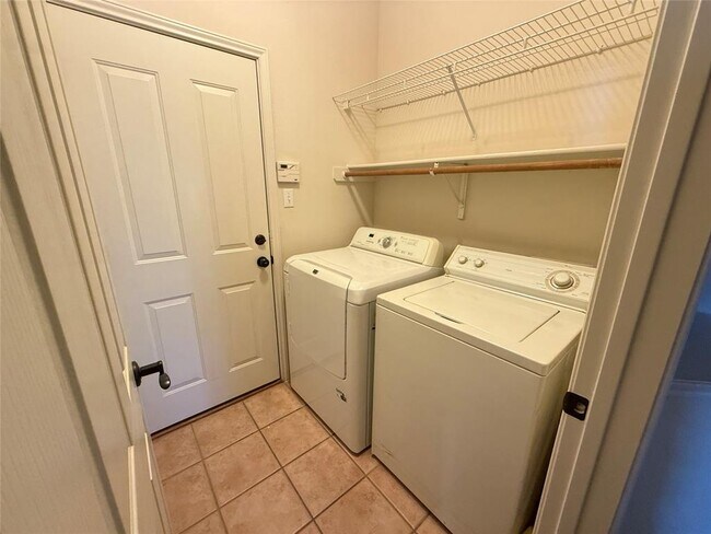 Building Photo - 5000 Tiger Lily Way