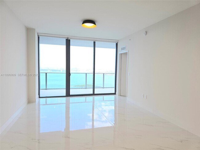 Building Photo - 700 NE 24th St