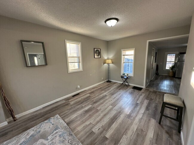 Building Photo - 2 bed, 2 bath home for rent in Waterloo, available IMMEDIATELY