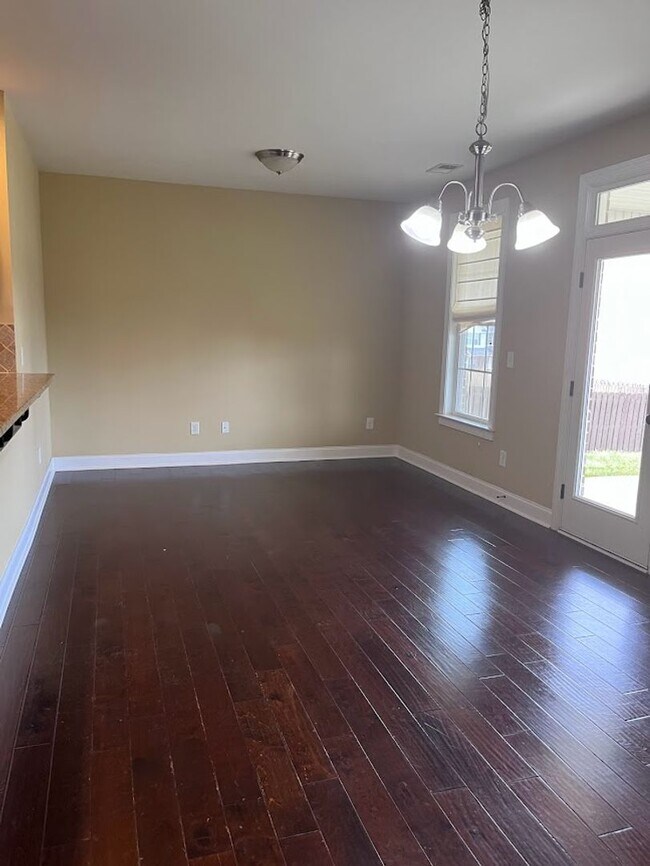 Building Photo - 415 Fernhurst Ln