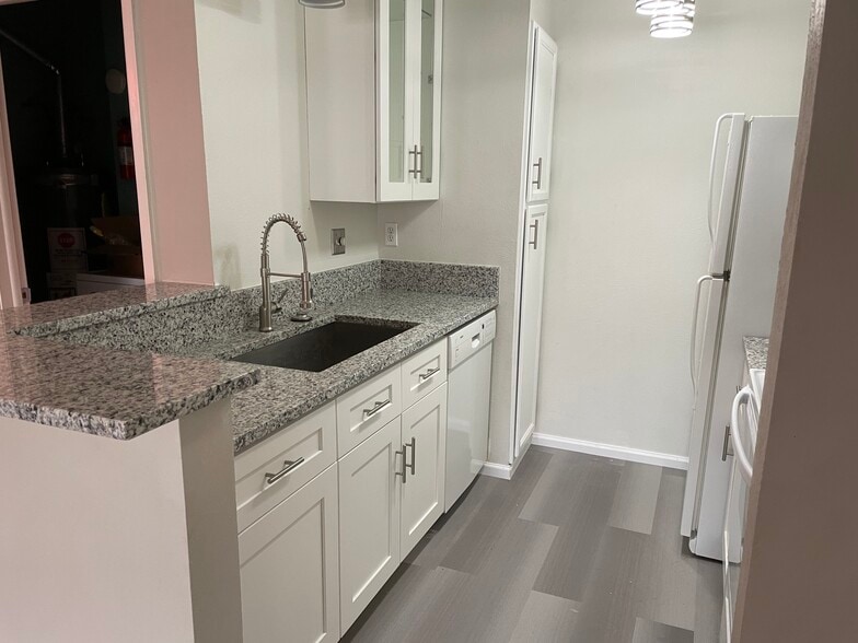 Kitchen - 5301 W 76th Ave