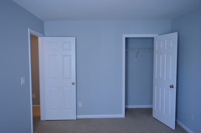 Building Photo - 913 Prestwyck Ct