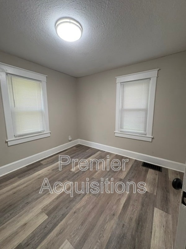 Building Photo - 3318 Fernwood Ave