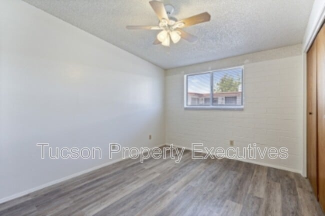 Building Photo - 4246 E Pima St