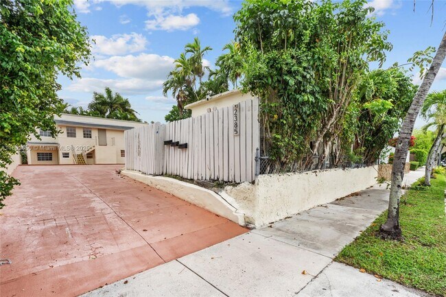 Building Photo - 2385 SW 17th St