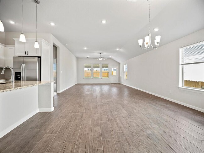 Building Photo - 136 Caterpillar Ln