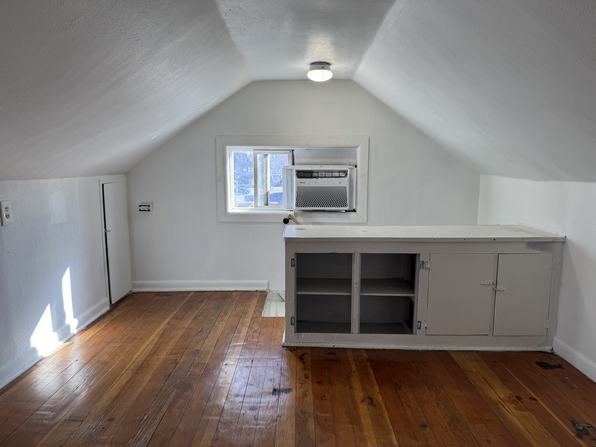 office area - 2748 Walnut St