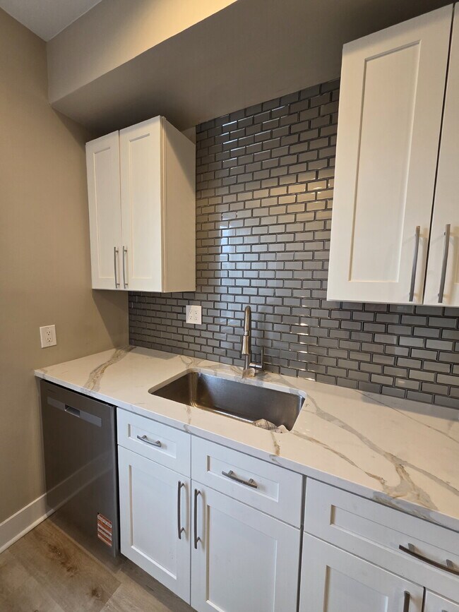 Building Photo - "Spacious 4-Bedroom Gem in Homestead – 2090 Sq Ft of Comfort!"
