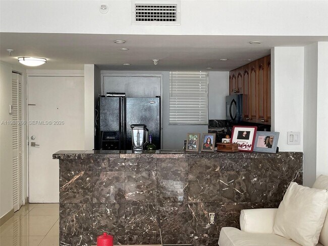 Building Photo - 6820 Indian Creek Dr