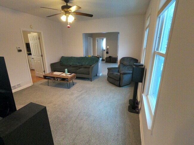 Building Photo - 2743 S Clement Ave