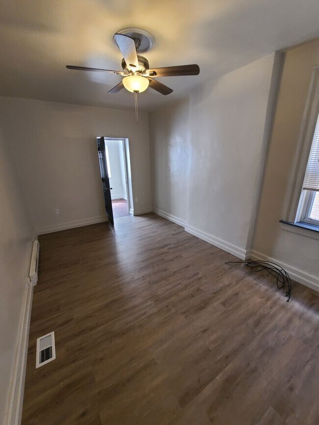 Building Photo - 411 McKee Pl