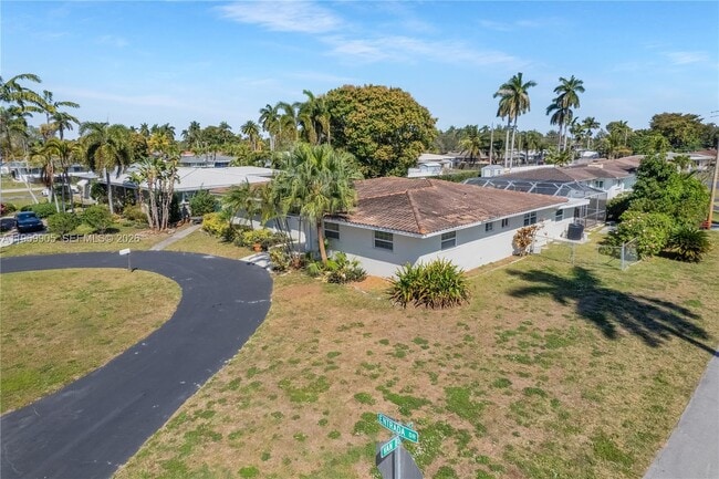 Building Photo - 215 Entrada Dr