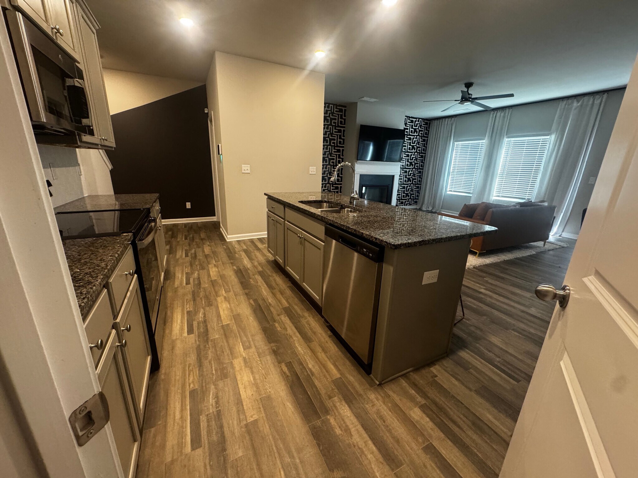 Building Photo - Room in Townhome on The Way Pl