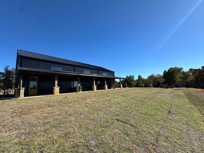 Building Photo - Country Living 3 Bedroom, 2 Bathroom Home on 1.57 Acre Lot!