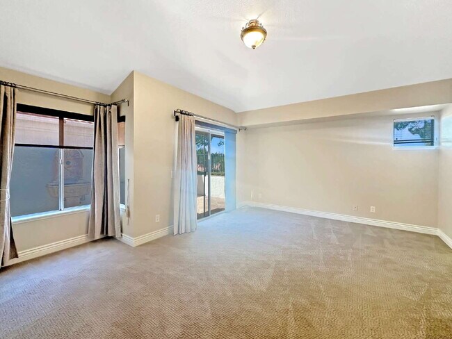 Building Photo - Welcome to this Charming Single-Story Home...