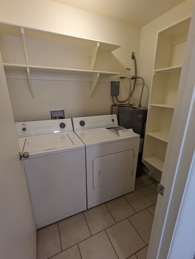 Building Photo - 90 E Cliff House Dr