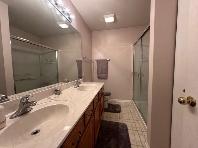 Building Photo - 3334 Bromley Ln