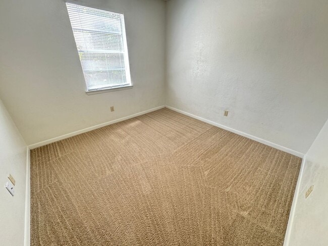 Building Photo - 2208 Chafin Dr