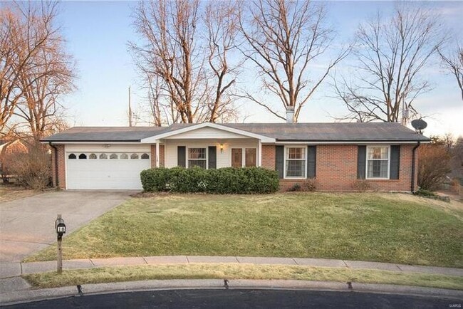 Building Photo - Fantastic 3bd/3ba home! Coming soon!