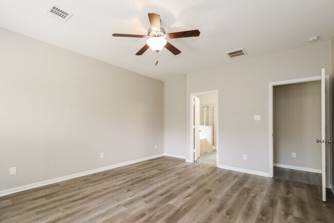 Building Photo - 18460 Sunrise Maple