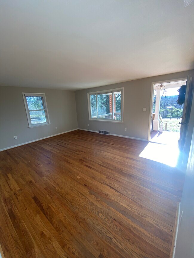 Building Photo - 9645 Loveland Madeira Rd