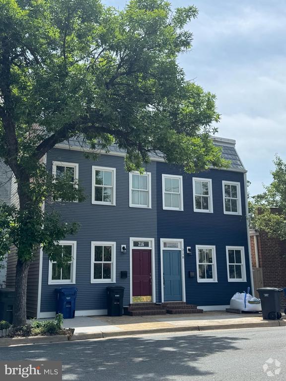 Building Photo - 218 S Henry St