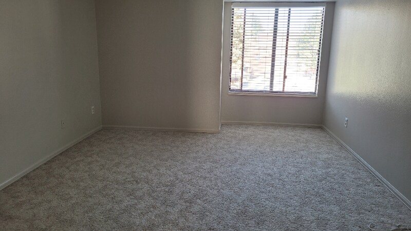 Building Photo - 324 Wright St