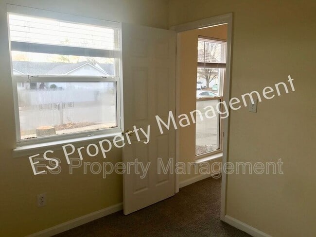 Building Photo - 5130 Hodson Pl