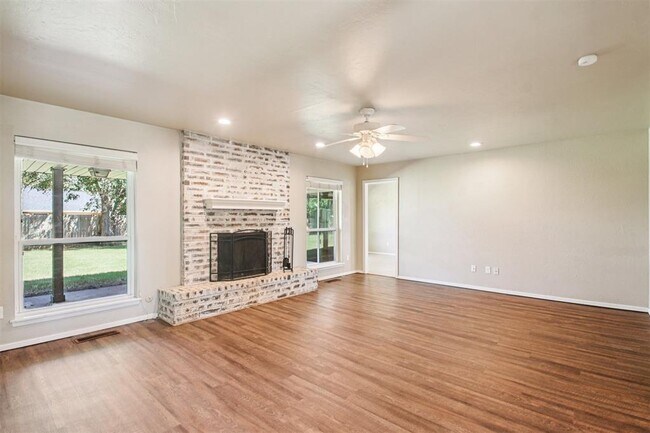 Building Photo - 101 W Vail Dr