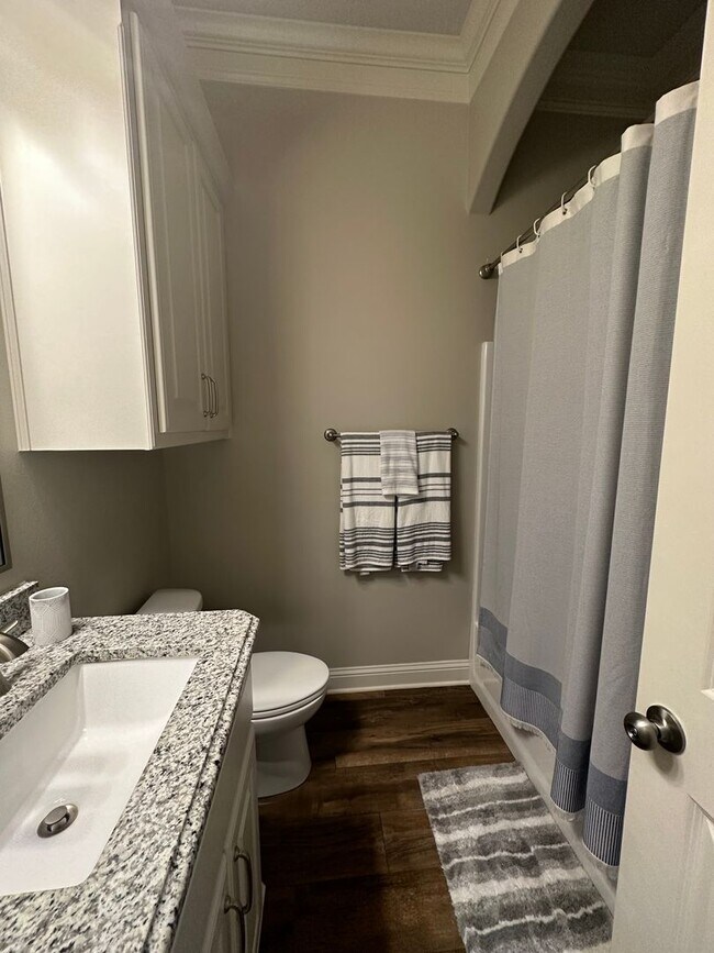 Building Photo - Gorgeous Updated 3 Bedroom Home - Only 5 years Old!